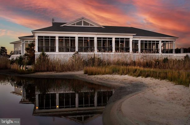 Exterior, Facade, Lake, Ranch