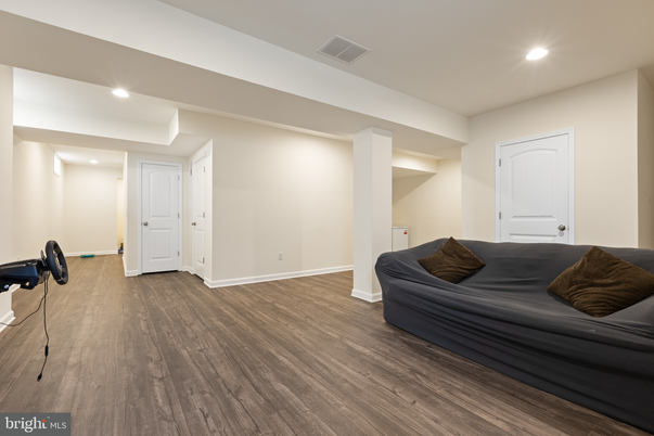 Interior, Recessed Lighting, Wood Texture Flooring