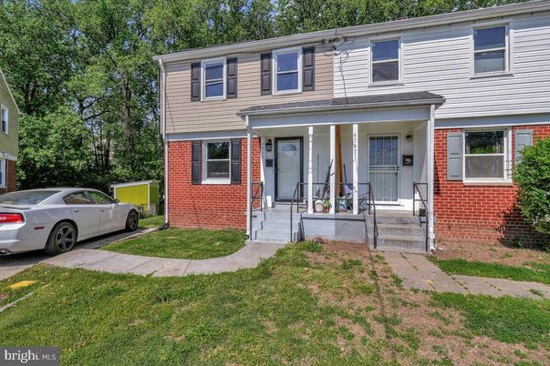 Exterior, Facade, Brick Facade, Raised Ranch
