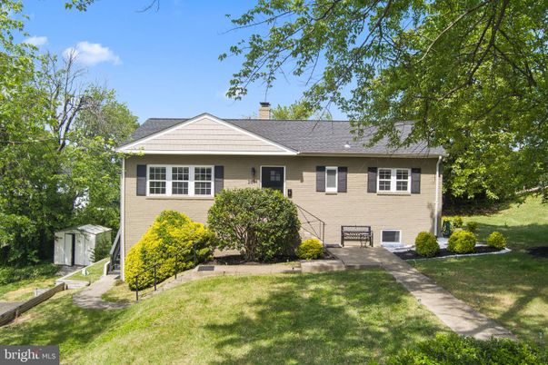 Backyard, Exterior, Facade, Cape Cod
