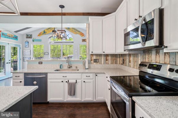 Interior, Kitchen, Pendant Lights, Wood Texture Flooring