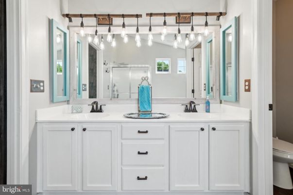Bathroom, Dual Sink Vanities, Interior