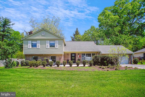 Attached, Backyard, Exterior, Facade, Brick Facade, Split Level