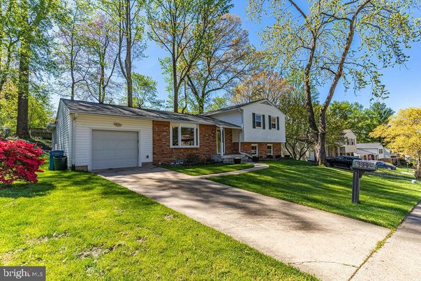 Attached, Exterior, Facade, Brick Facade, Raised Ranch