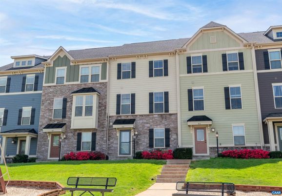 Exterior, Facade, Brick Facade, Rowhouse