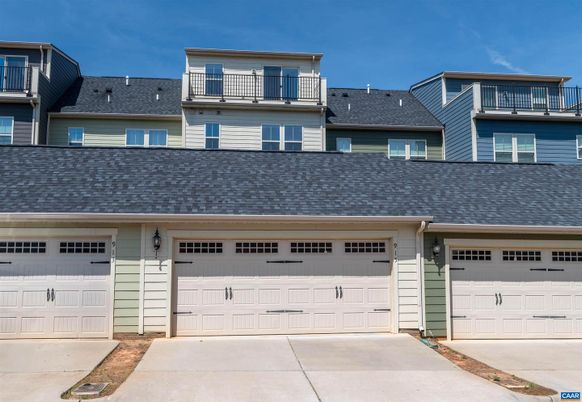 Attached, Exterior, Facade, Rowhouse