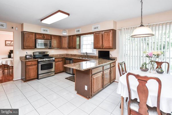 Dining room, Interior, Kitchen, Pendant Lights, Stainless Steel Appliances