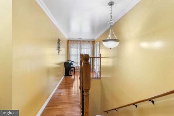 Interior, Pendant Lights, Wood Texture Flooring