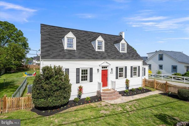 Exterior, Facade, Cape Cod
