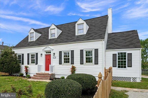 Exterior, Facade, Cape Cod