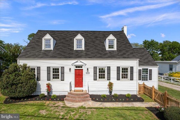 Exterior, Facade, Cape Cod