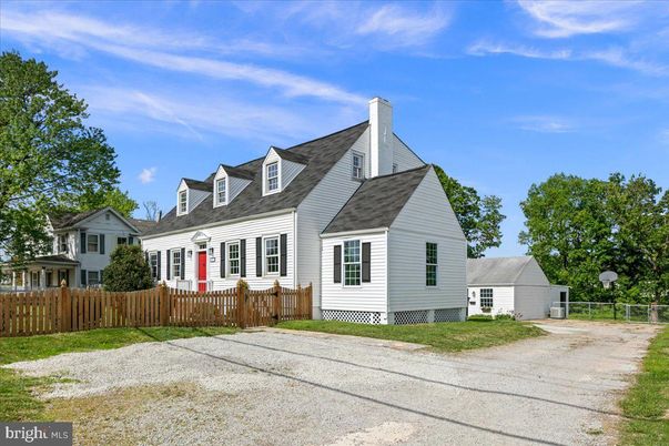 Exterior, Facade, Cape Cod