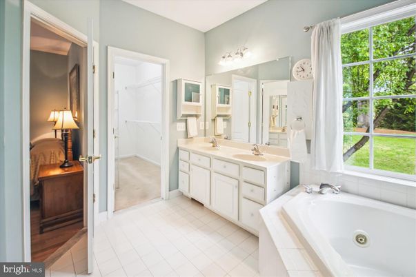 Bathroom, Dual Sink Vanities, Interior
