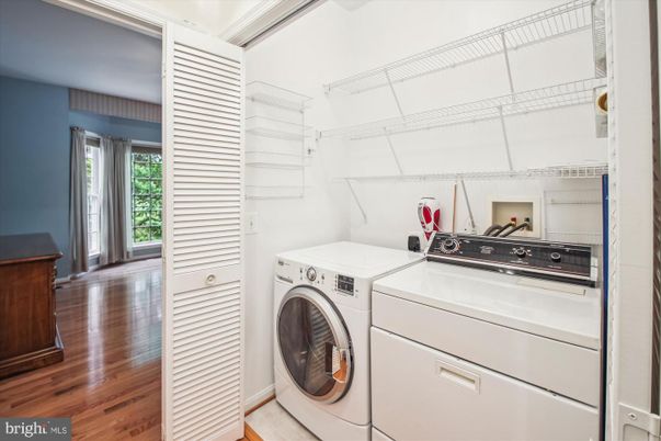 Interior, Utility Closets, Washer, Wood Texture Flooring