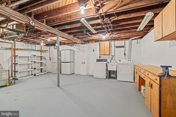 Interior, Washer, Wooden Beams