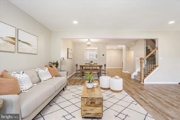 Dining room, Interior, Living room, Pendant Lights, Recessed Lighting, Wood Texture Flooring