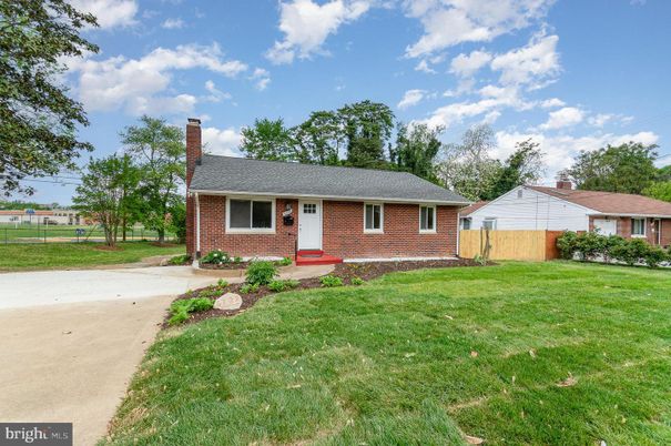 Backyard, Exterior, Facade, Brick Facade, Cape Cod