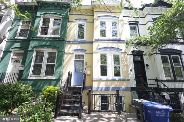 Exterior, Facade, Brownstone