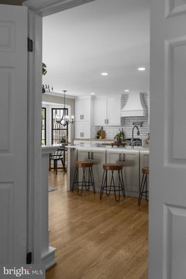 Chandelier, Dining room, Interior, Kitchen, Pendant Lights, Recessed Lighting, Wood Texture Flooring