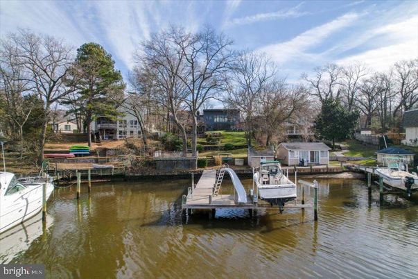 Exterior, Lake