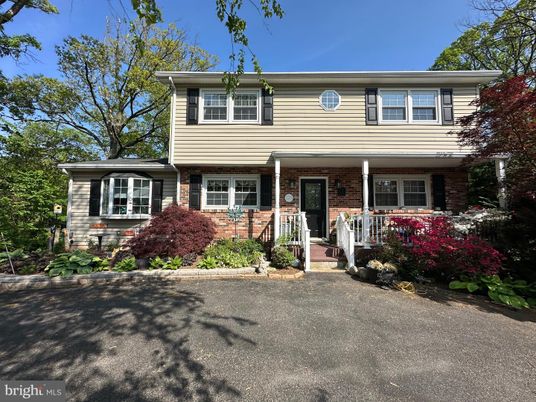 Exterior, Facade, Brick Facade, Split Level
