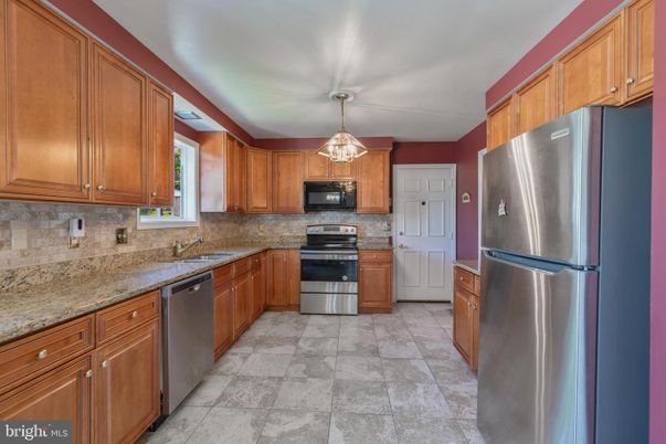 Interior, Kitchen, Pendant Lights, Stainless Steel Appliances