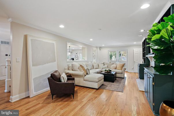 Interior, Living room, Pendant Lights, Recessed Lighting, Wood Texture Flooring