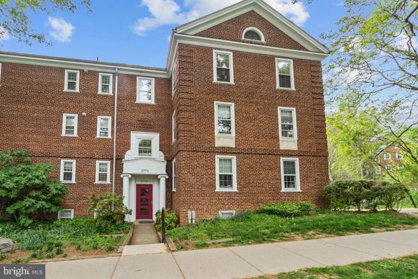 Exterior, Facade, Brick Facade, Georgian