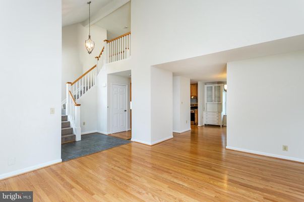 Interior, Pendant Lights, Wood Texture Flooring