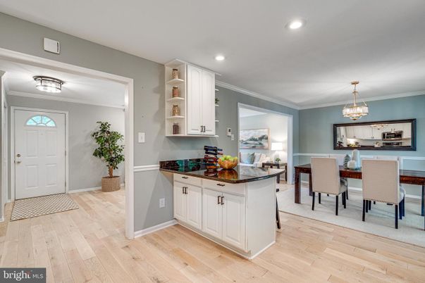 Chandelier, Dining room, Interior, Recessed Lighting, Wood Texture Flooring