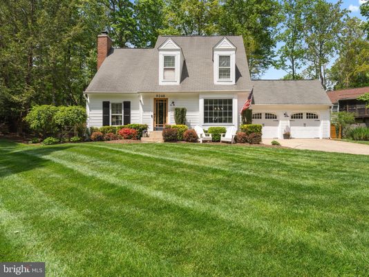 Attached, Exterior, Facade, Cape Cod