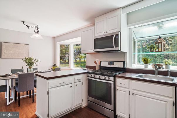 Dining room, Interior, Kitchen, Stainless Steel Appliances, Wood Texture Flooring