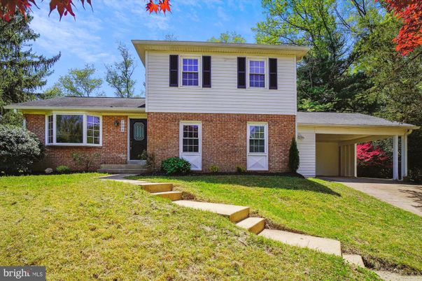 Attached, Exterior, Facade, Brick Facade, Split Level