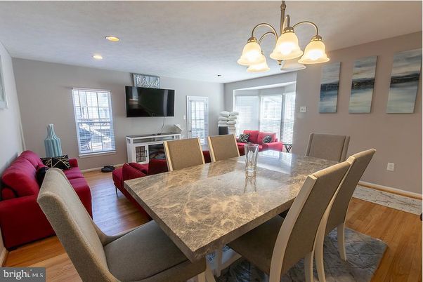 Chandelier, Dining room, Interior, Living room, Recessed Lighting, Wood Texture Flooring