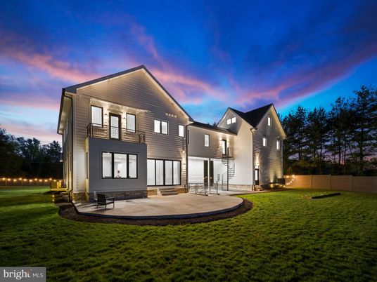Backyard, Exterior, Facade, Farmhouse