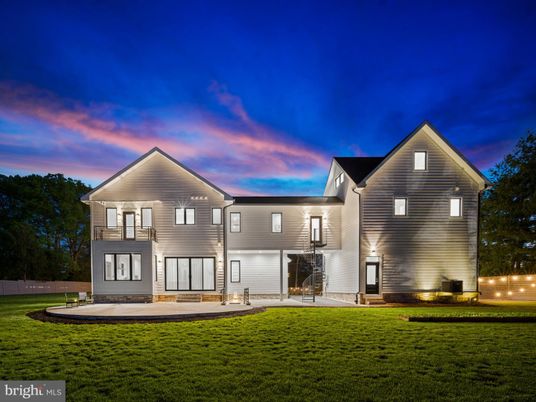 Backyard, Exterior, Facade, Farmhouse