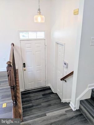 Interior, Pendant Lights, Wood Texture Flooring