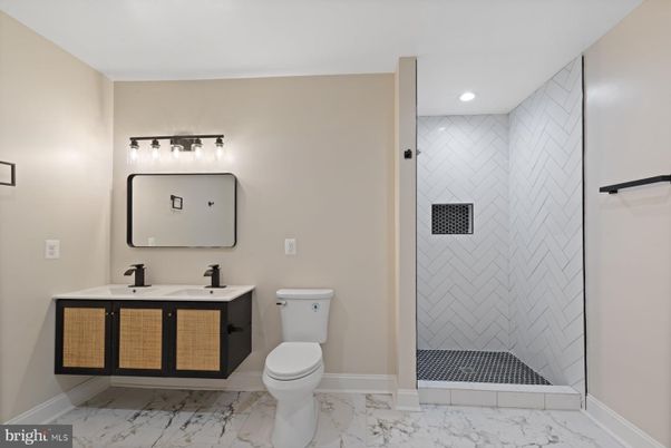 Bathroom, Interior, Marble, Recessed Lighting