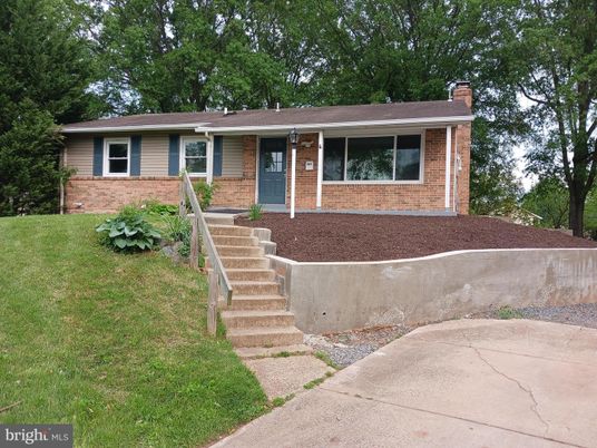 Exterior, Facade, Brick Facade, Ranch