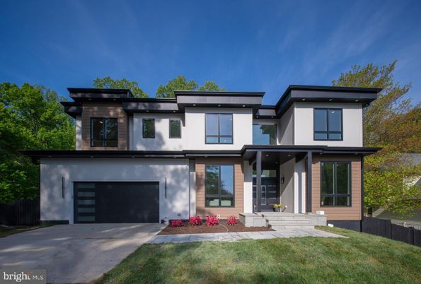 Attached, Exterior, Facade, Modern