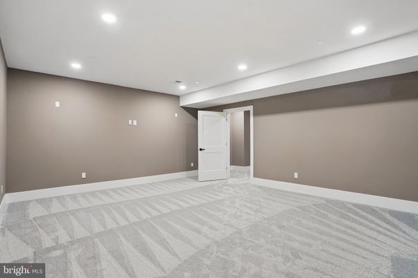 Empty room, Interior, Recessed Lighting