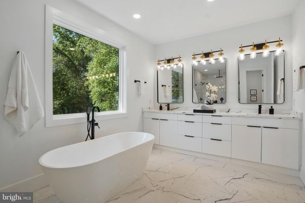 Bathroom, Dual Sink Vanities, Free Standing Baths, Interior, Marble, Recessed Lighting
