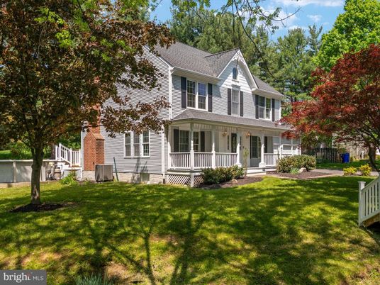Backyard, Exterior, Facade, Queen Anne Victorian