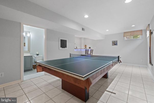 Game Room, Interior, Recessed Lighting