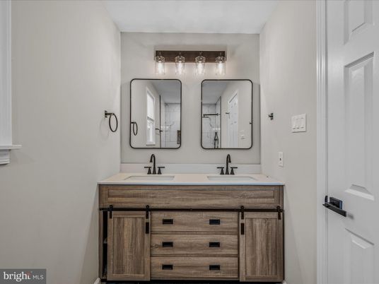 Bathroom, Dual Sink Vanities, Interior