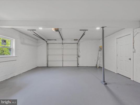 Garage, Interior