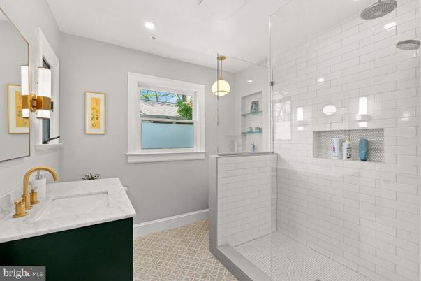 Bathroom, Glass Shower, Interior, Pendant Lights, Recessed Lighting