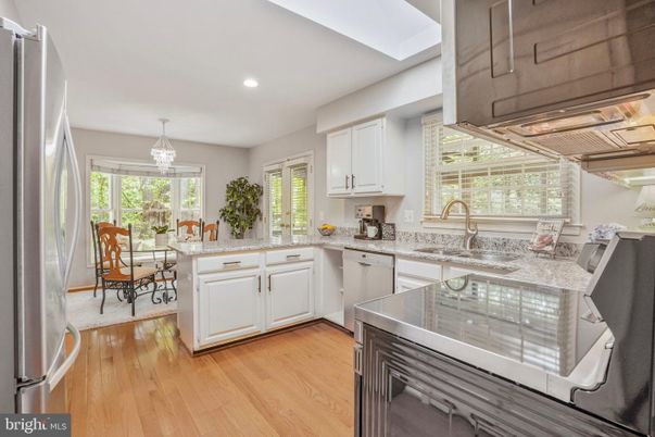 Chandelier, Dining room, Interior, Kitchen, Pendant Lights, Recessed Lighting, Wood Texture Flooring