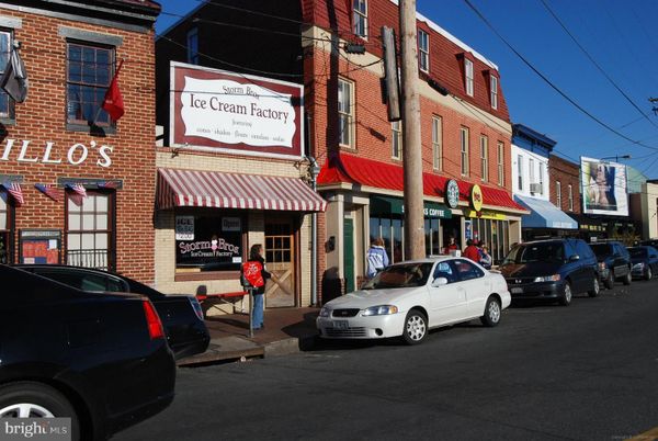 Exterior, Facade, Brick Facade, Rowhouse