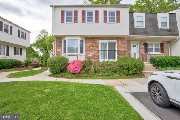 Exterior, Facade, Brick Facade, Split Level